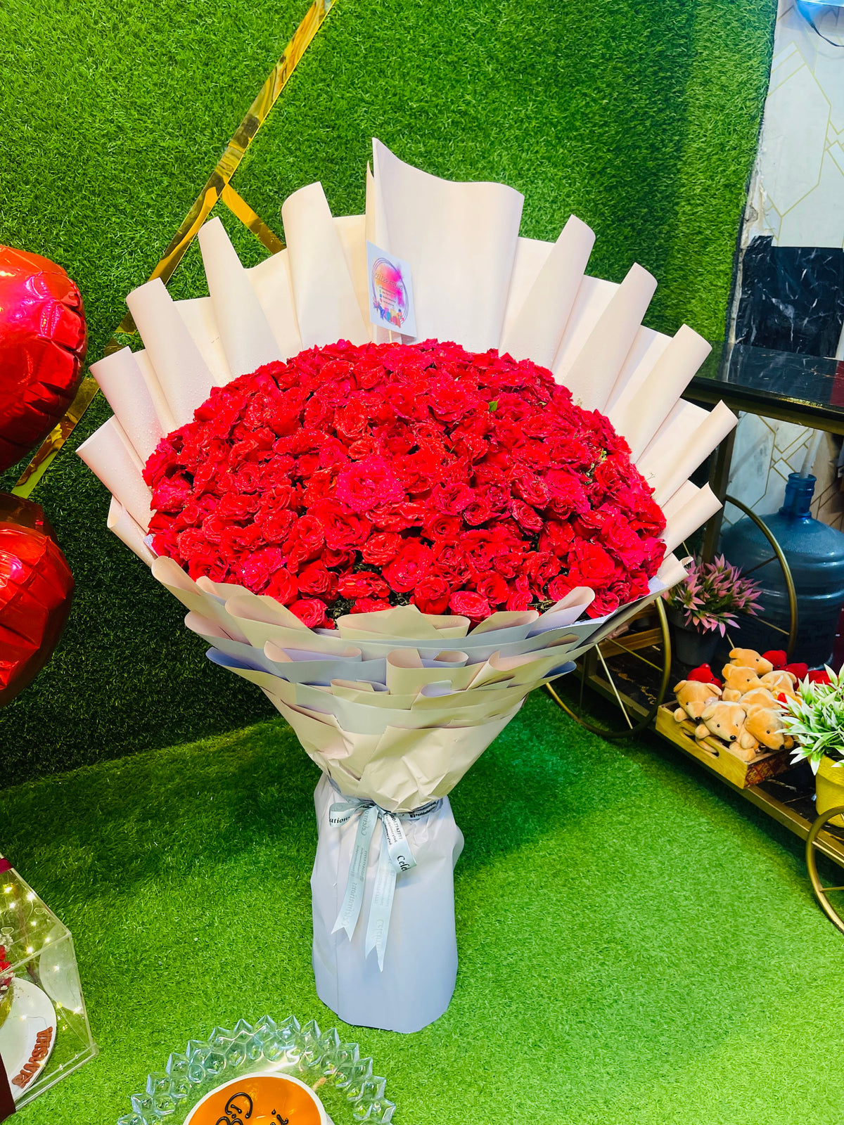 300 Flowers Bouquet (Pakistani)