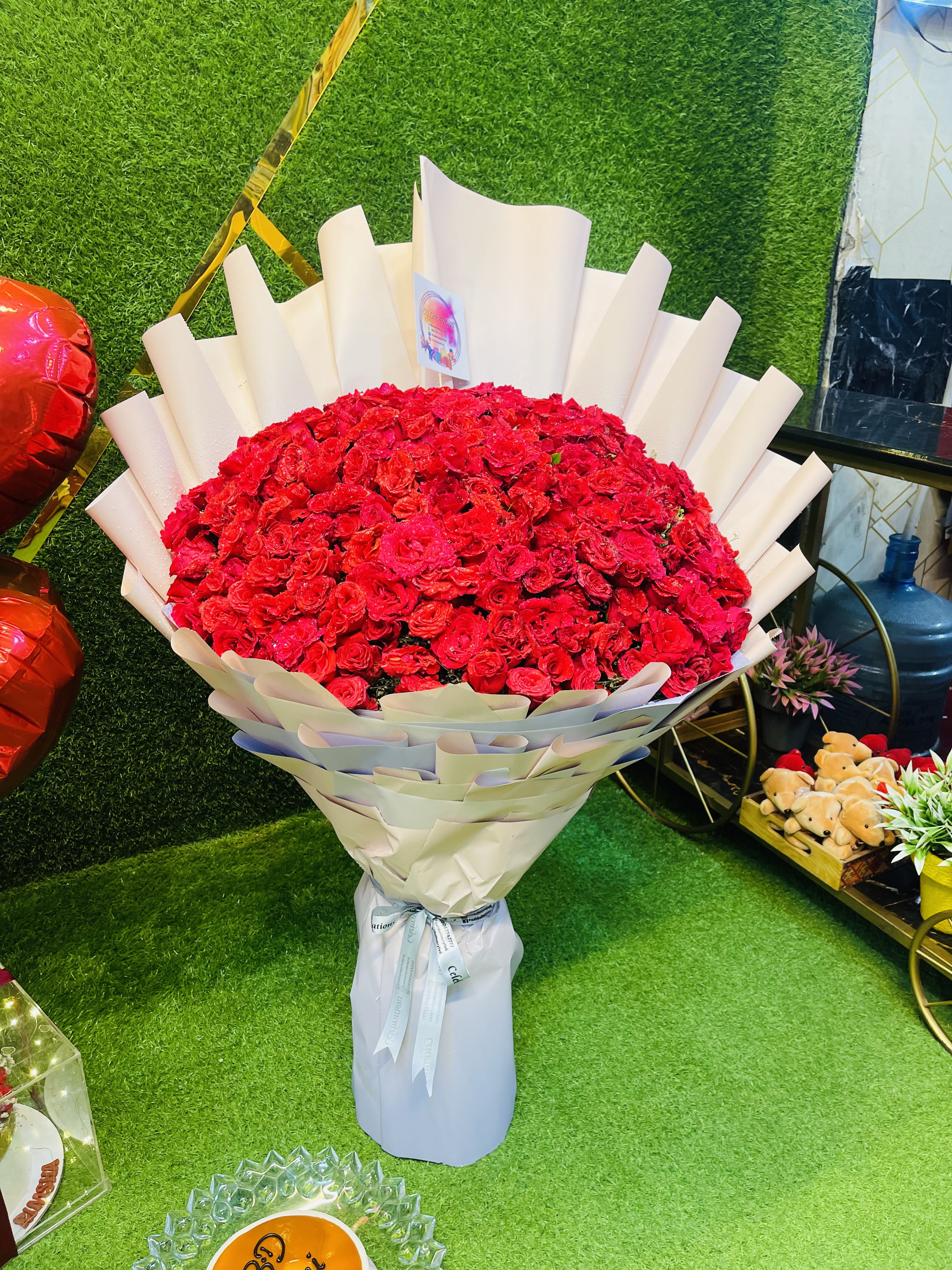 300 Flowers Bouquet (Pakistani)